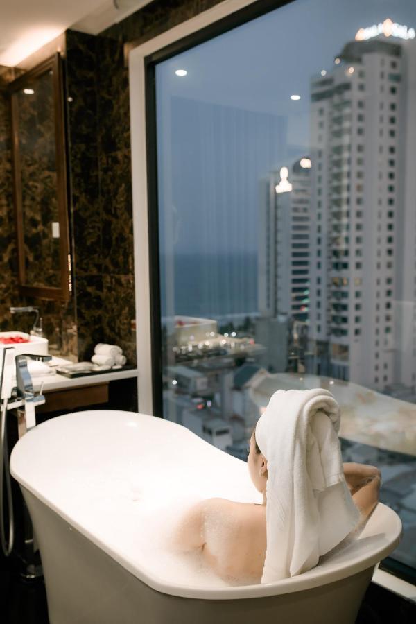 Adaline Hotel And Suite Дананг Екстериор снимка