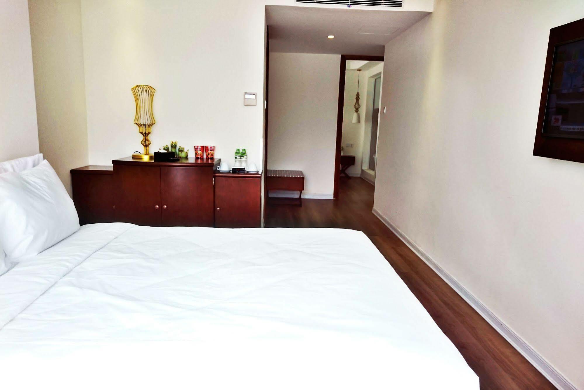 Adaline Hotel And Suite Дананг Екстериор снимка