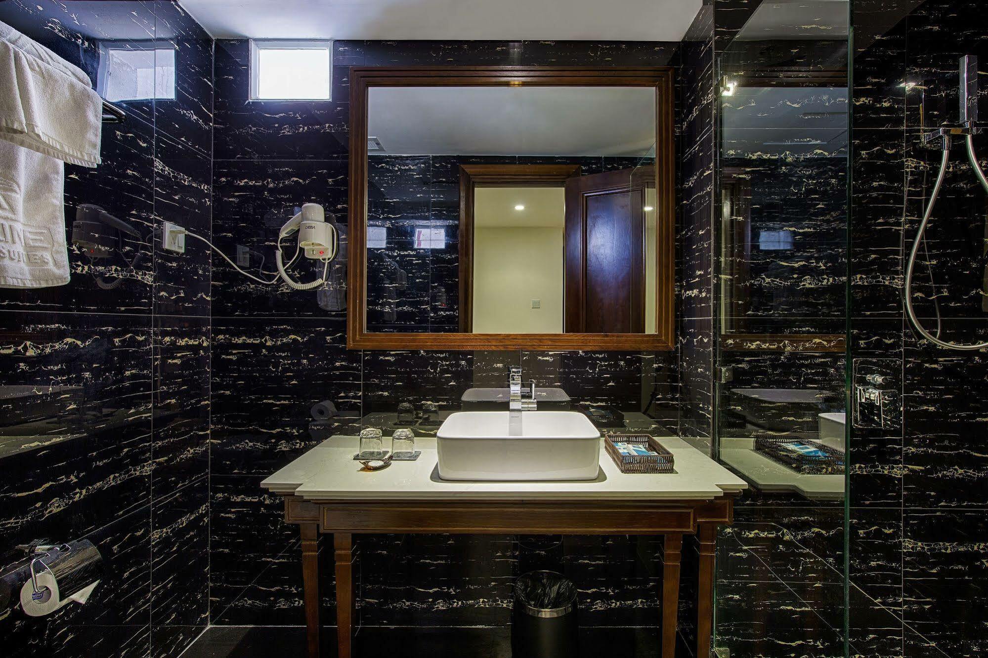 Adaline Hotel And Suite Дананг Екстериор снимка