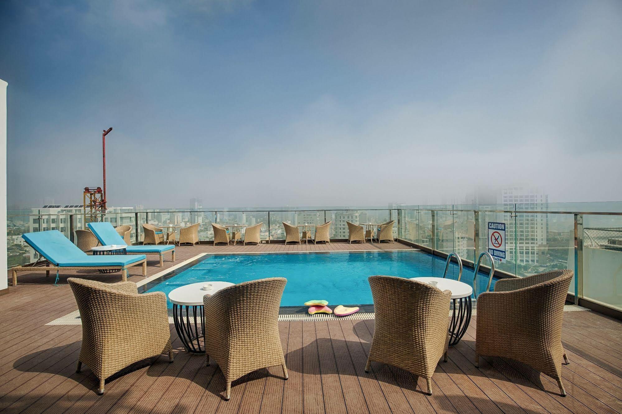 Adaline Hotel And Suite Дананг Екстериор снимка