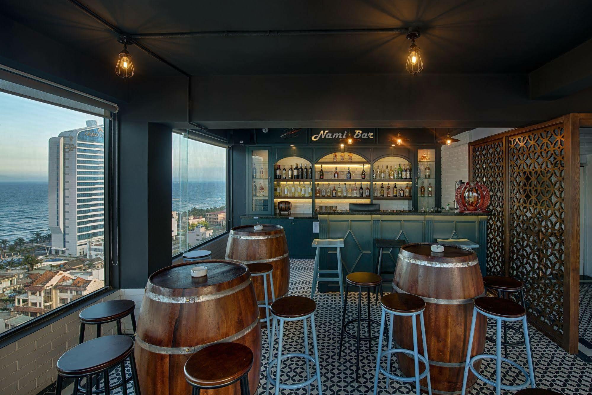 Adaline Hotel And Suite Дананг Екстериор снимка